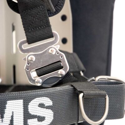 S11618001-OMS-Comfort-Harness-Close-Up-BuckleF78TUjcJHJ7iy